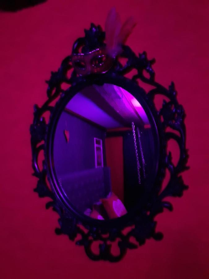 Love Room Le Rouge Et Noir Barr Exterior foto