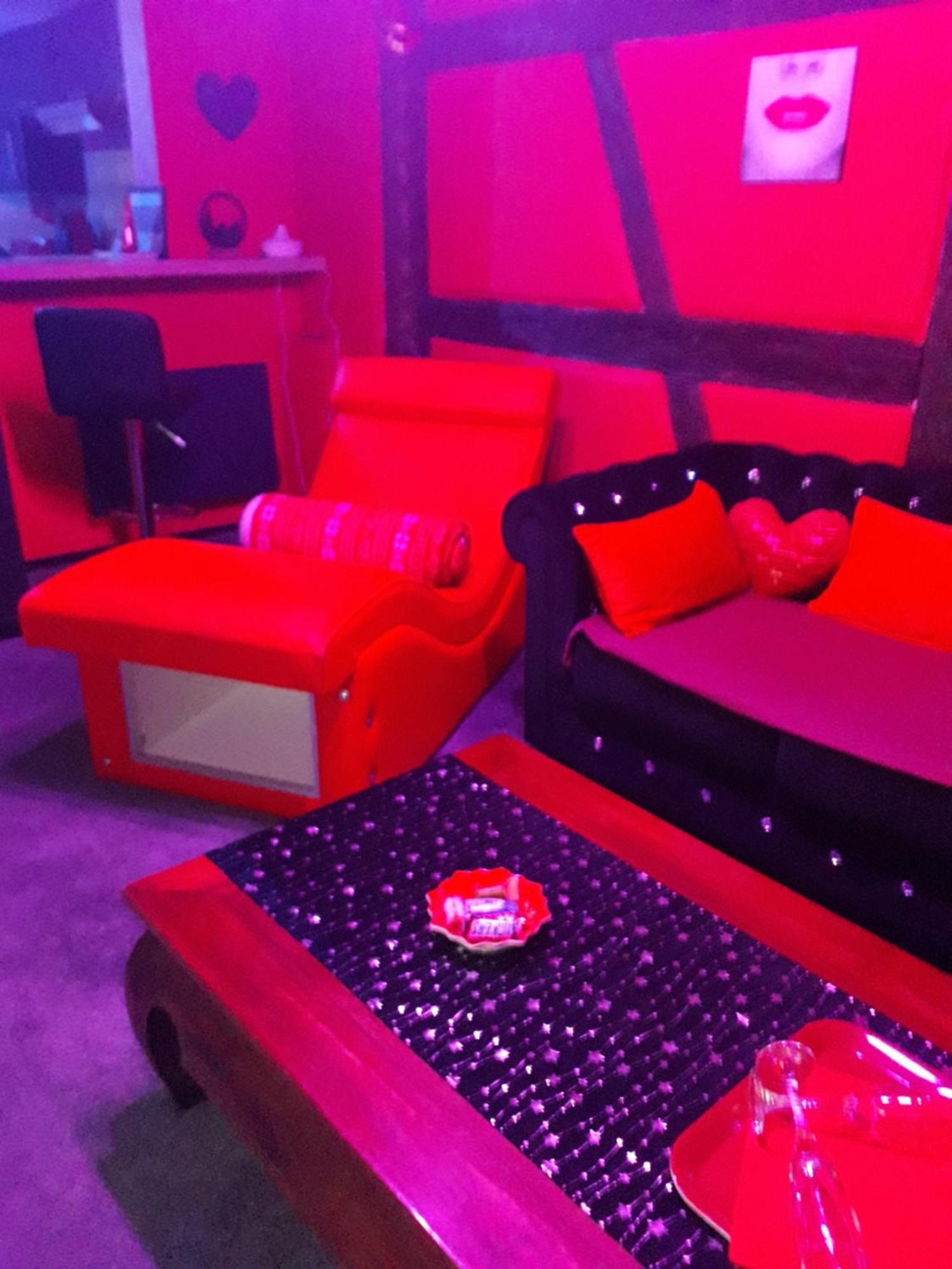 Love Room Le Rouge Et Noir Barr Exterior foto